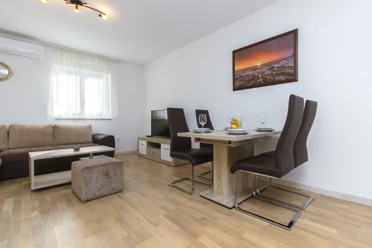 Apartmani Gabriella Vodice Eksteriør billede